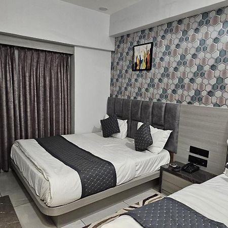 Hotel Allen Ahmedabad Buitenkant foto