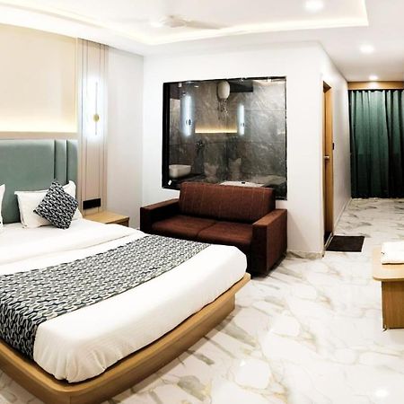 Hotel Allen Ahmedabad Buitenkant foto