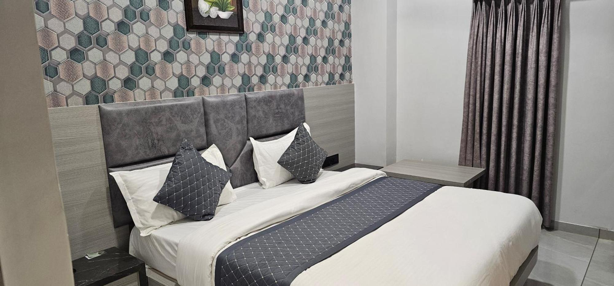 Hotel Allen Ahmedabad Buitenkant foto