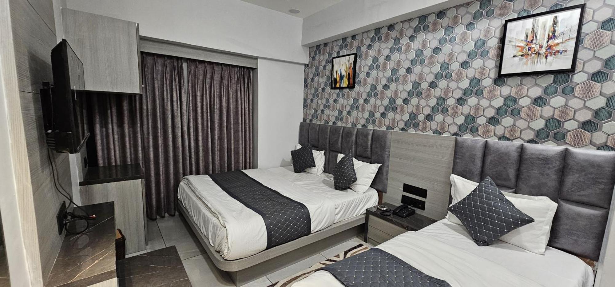Hotel Allen Ahmedabad Buitenkant foto
