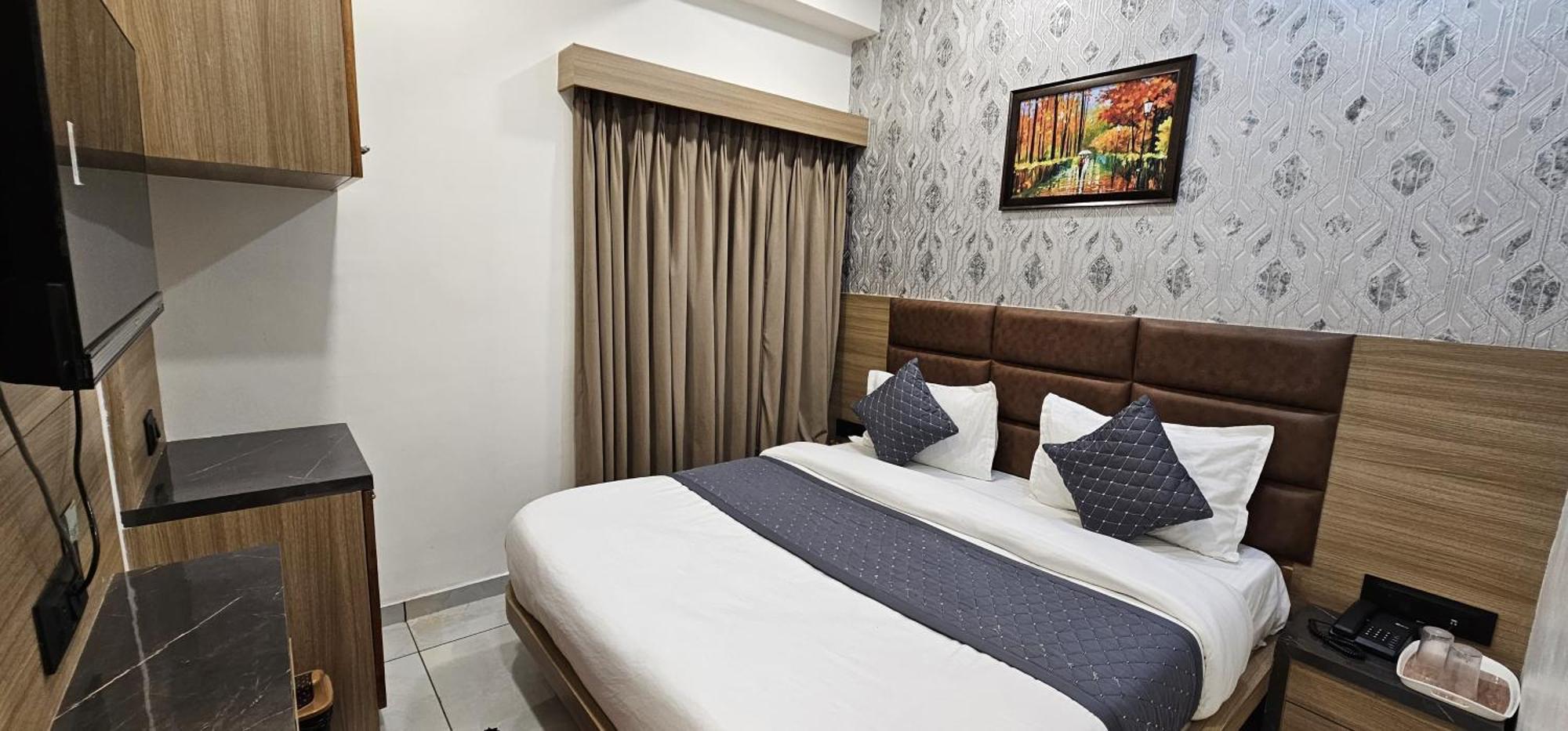 Hotel Allen Ahmedabad Buitenkant foto