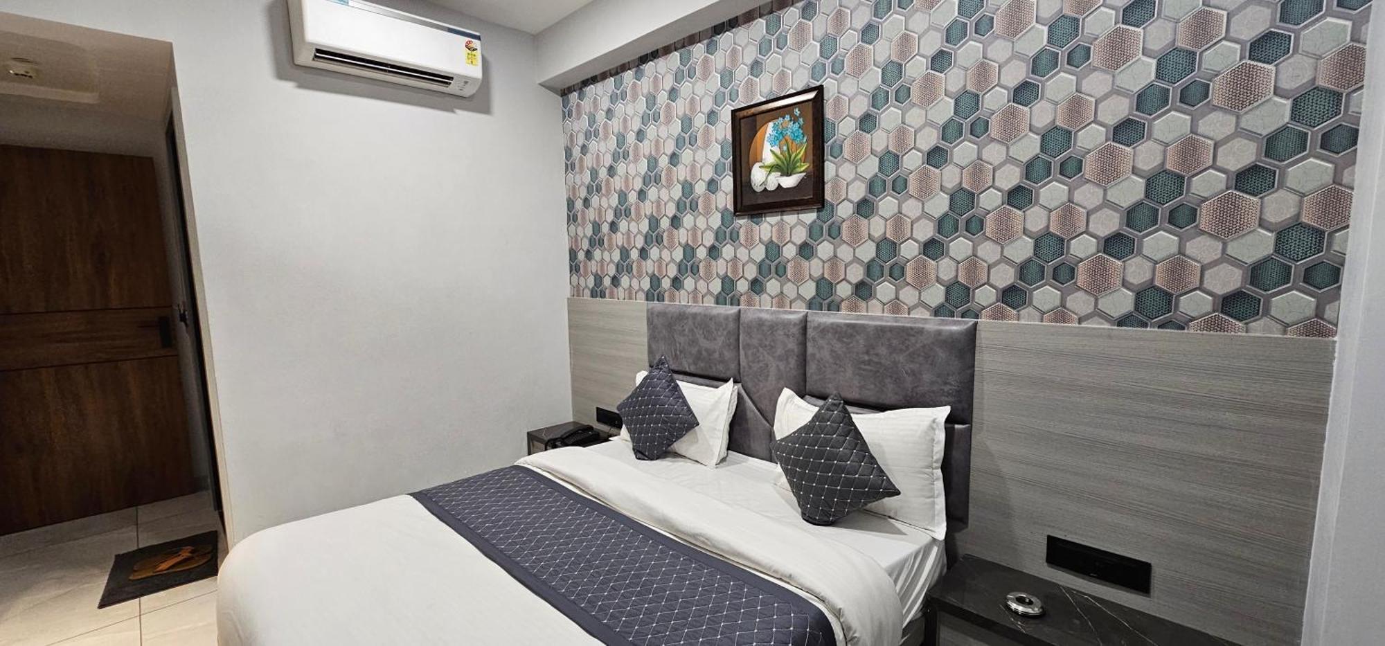 Hotel Allen Ahmedabad Buitenkant foto